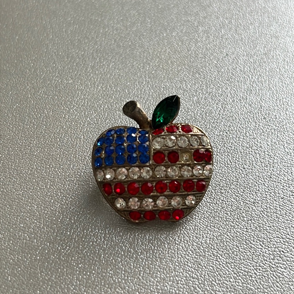 Carol Dauplaise Vintage NYC Big Apple US Flag Patriotic Pave Rhinestone Brooch
